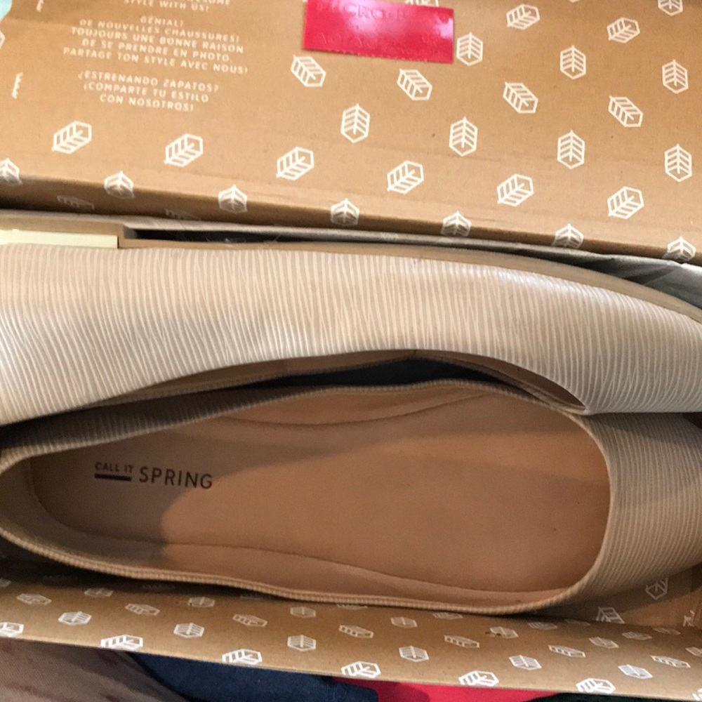 Tan flats